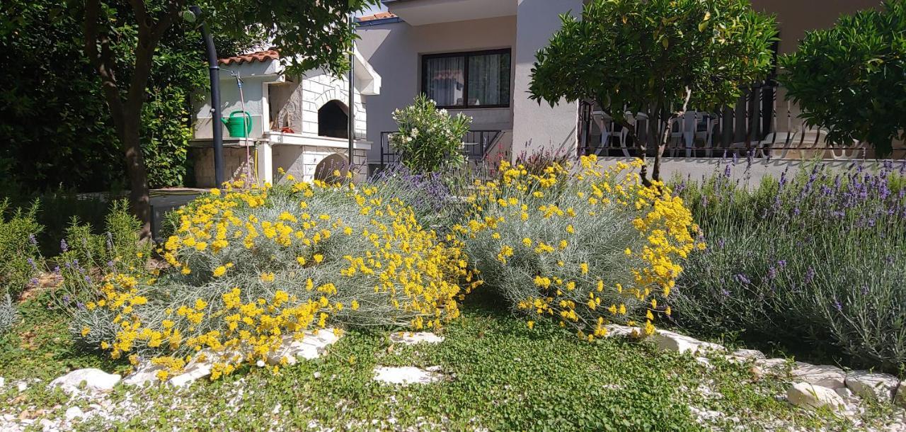 Holiday Home Ruzmarin Trogir Bagian luar foto