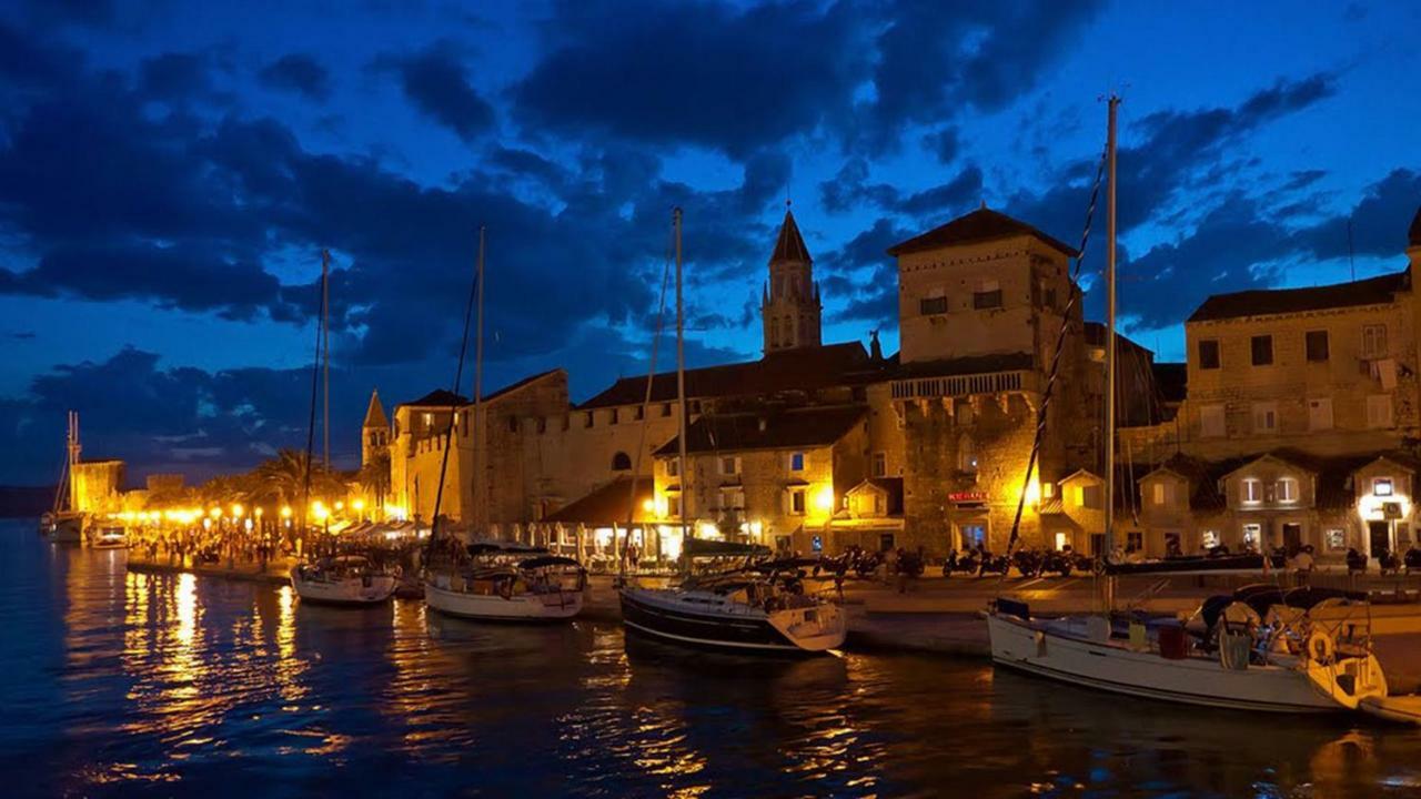 Holiday Home Ruzmarin Trogir Bagian luar foto