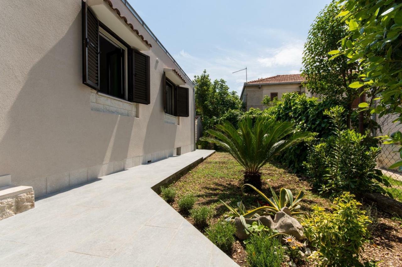 Holiday Home Ruzmarin Trogir Bagian luar foto