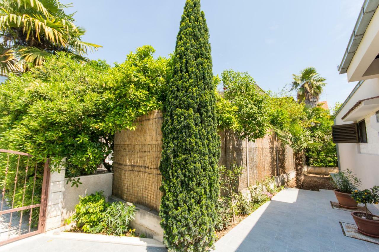 Holiday Home Ruzmarin Trogir Bagian luar foto