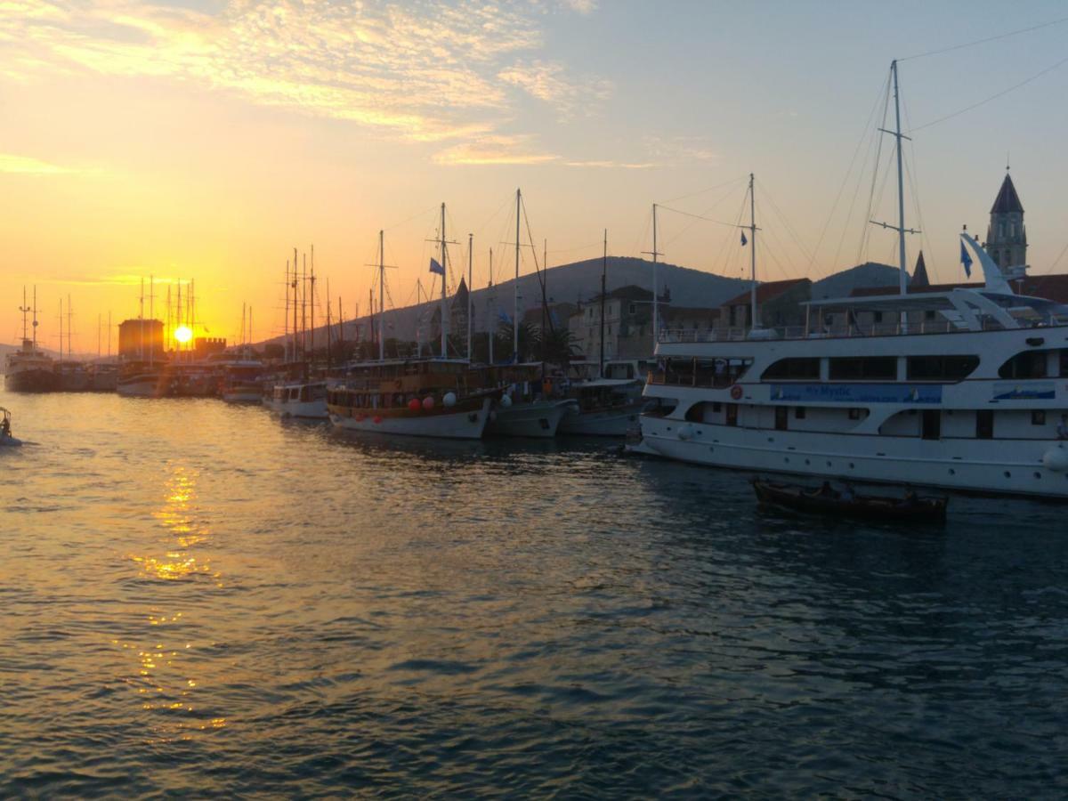 Holiday Home Ruzmarin Trogir Bagian luar foto